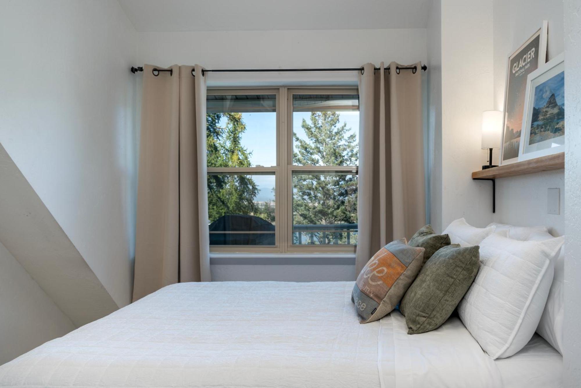 Foys House Offers Perfect Lakeside Vacation! *
