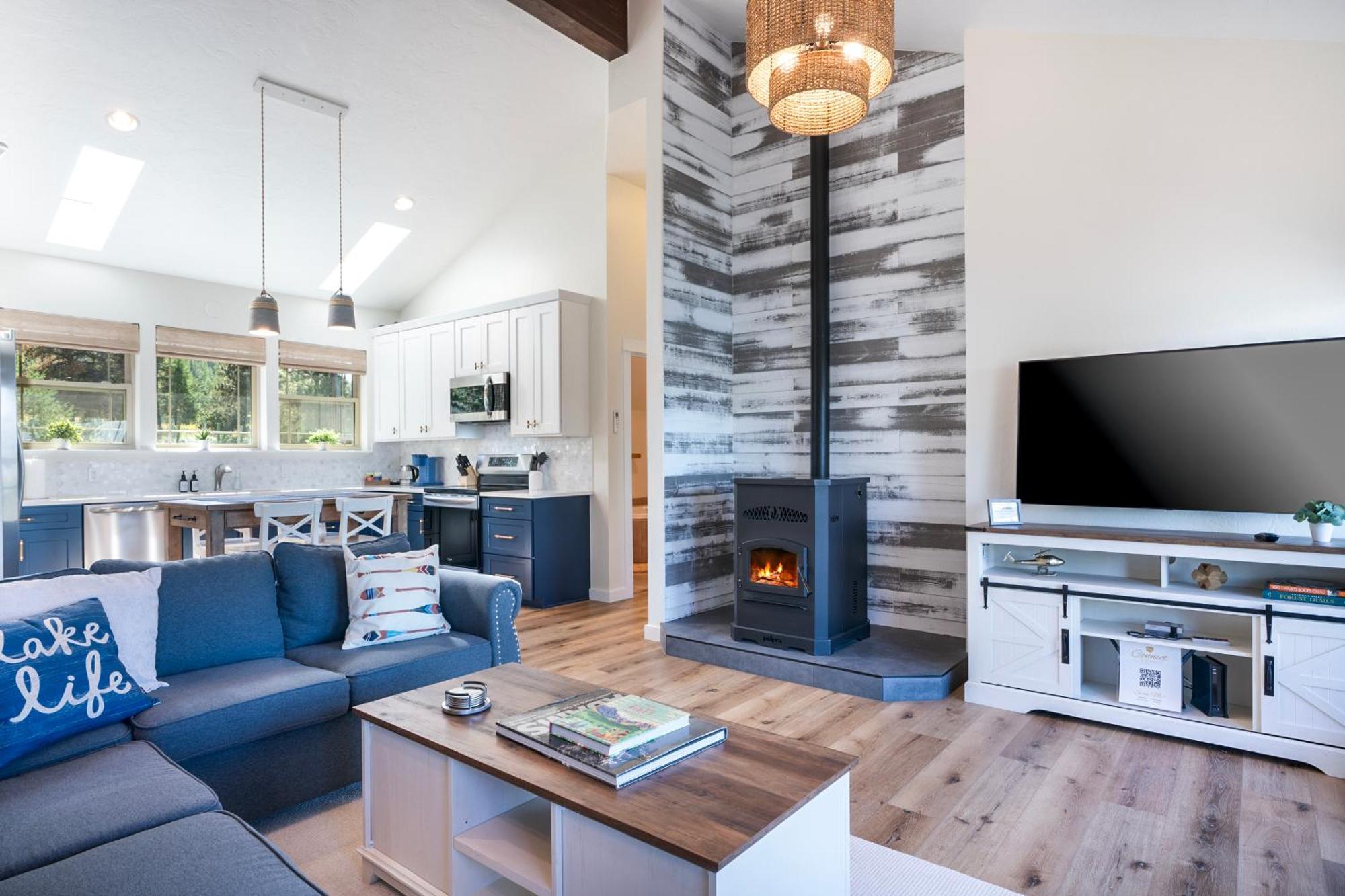 Foys House Offers Perfect Lakeside Vacation! *