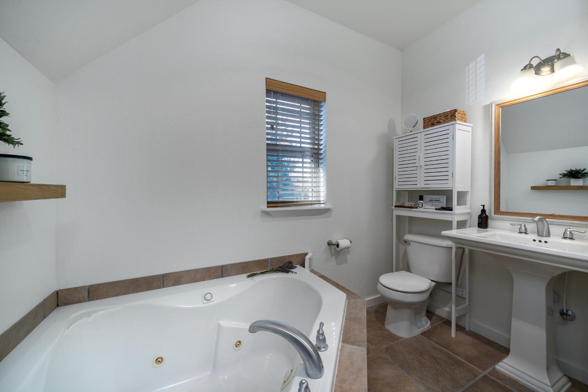 Foys House Offers Perfect Lakeside Vacation! *