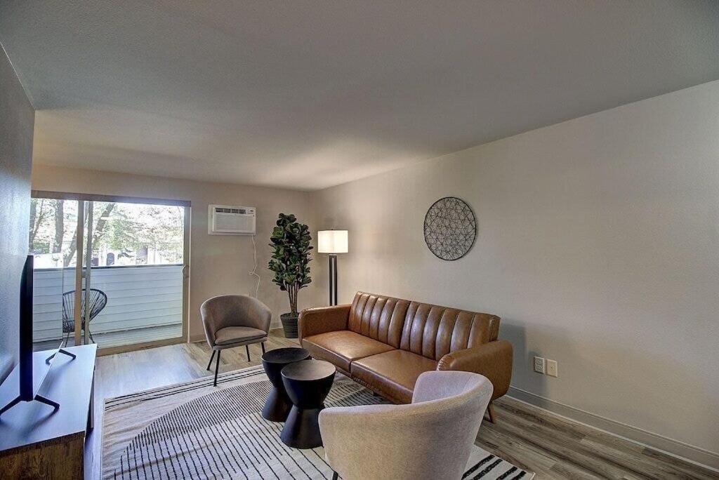 Modern Lofts At Aria 9 *