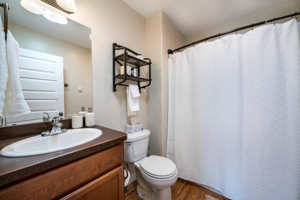 Apartment Winter Rates Special! Forever 4th St 2 Bd, Full Ba