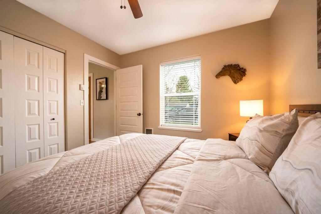 Apartment Winter Rates Special! Forever 4th St 2 Bd, Full Ba