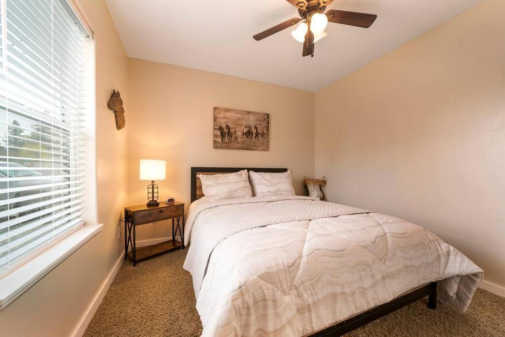 Winter Rates Special! Forever 4th St 2 Bd, Full Ba Apartment Kalispell