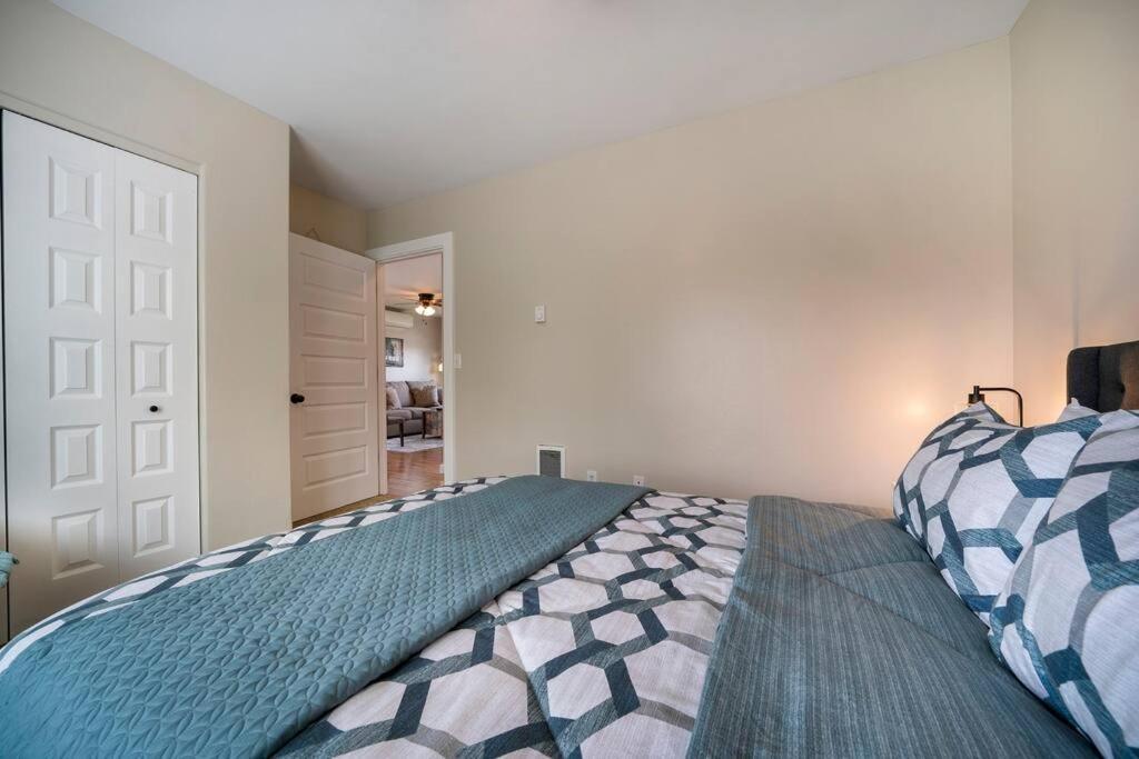 Apartment Winter Rates Special! Forever 4th St 2 Bd, Full Ba