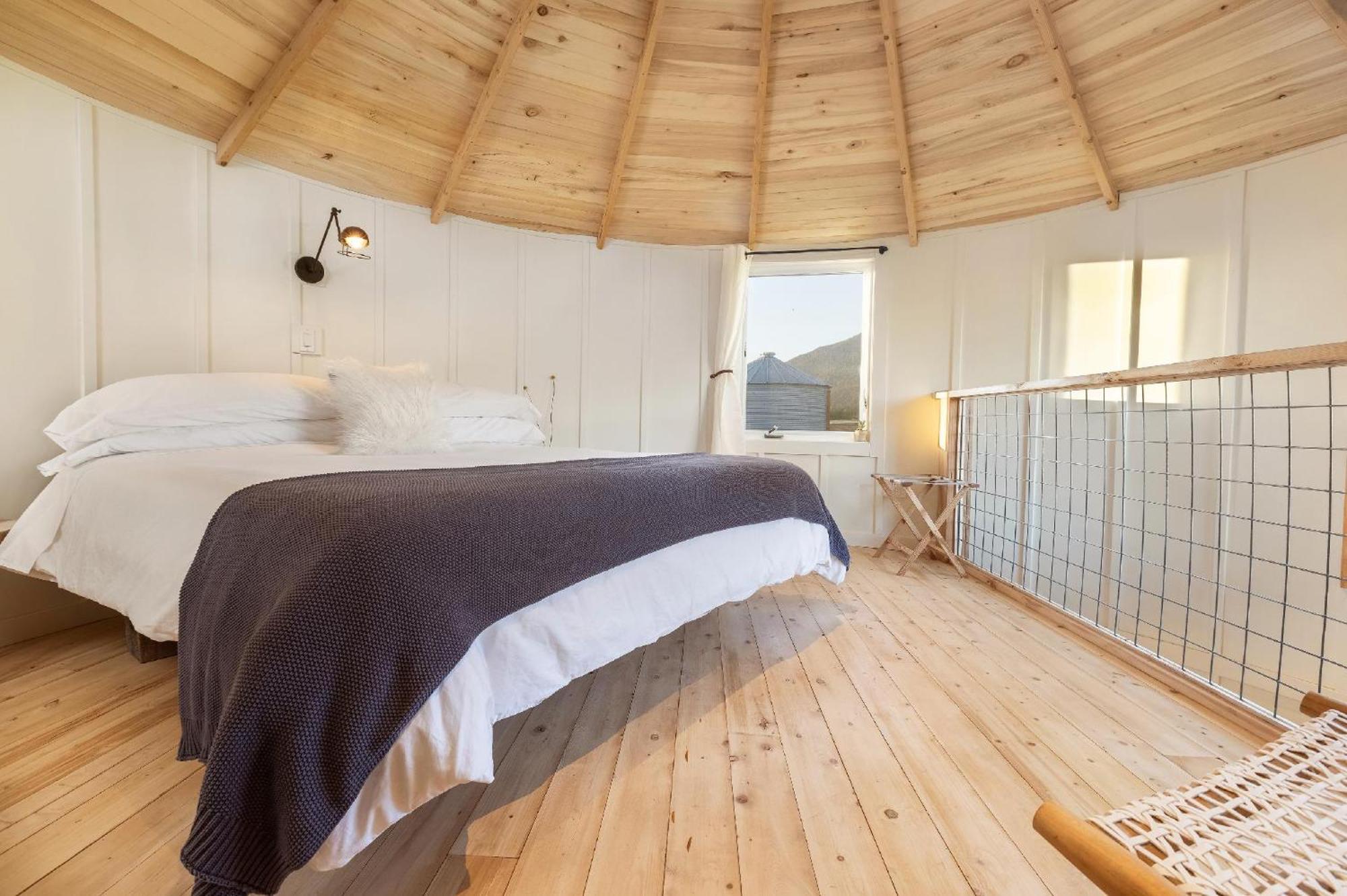 Clark Farm Silos - 5 Silo Mountain View Retreat * Kalispell