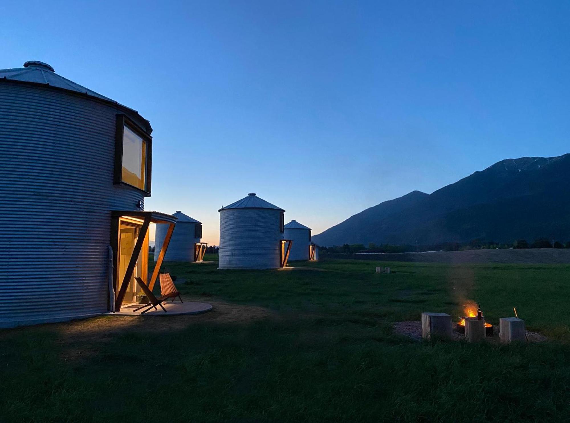 Clark Farm Silos - 5 Silo Mountain View Retreat Kalispell