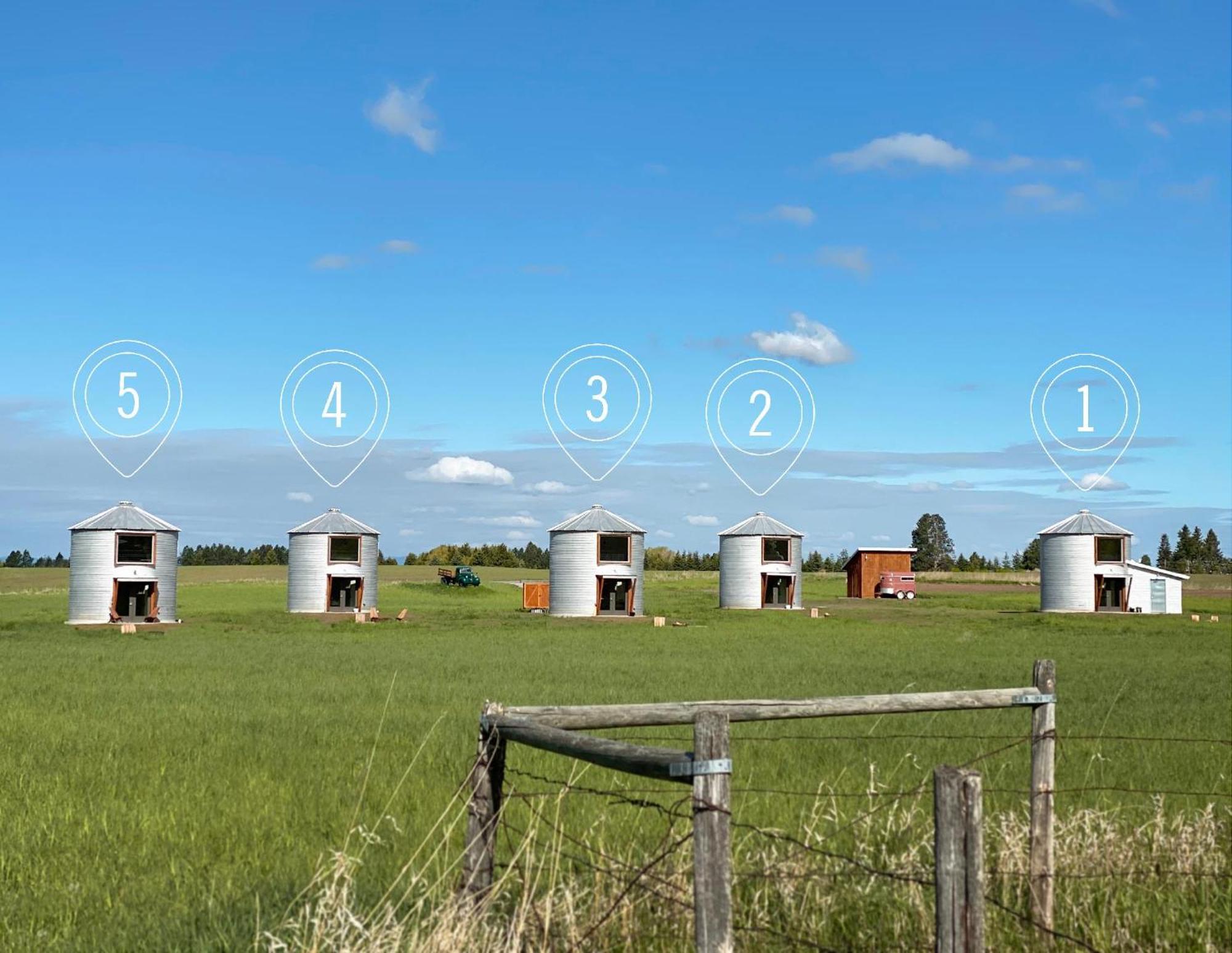 Farm stay Clark Farm Silos - 5 Silo Mountain View Retreat