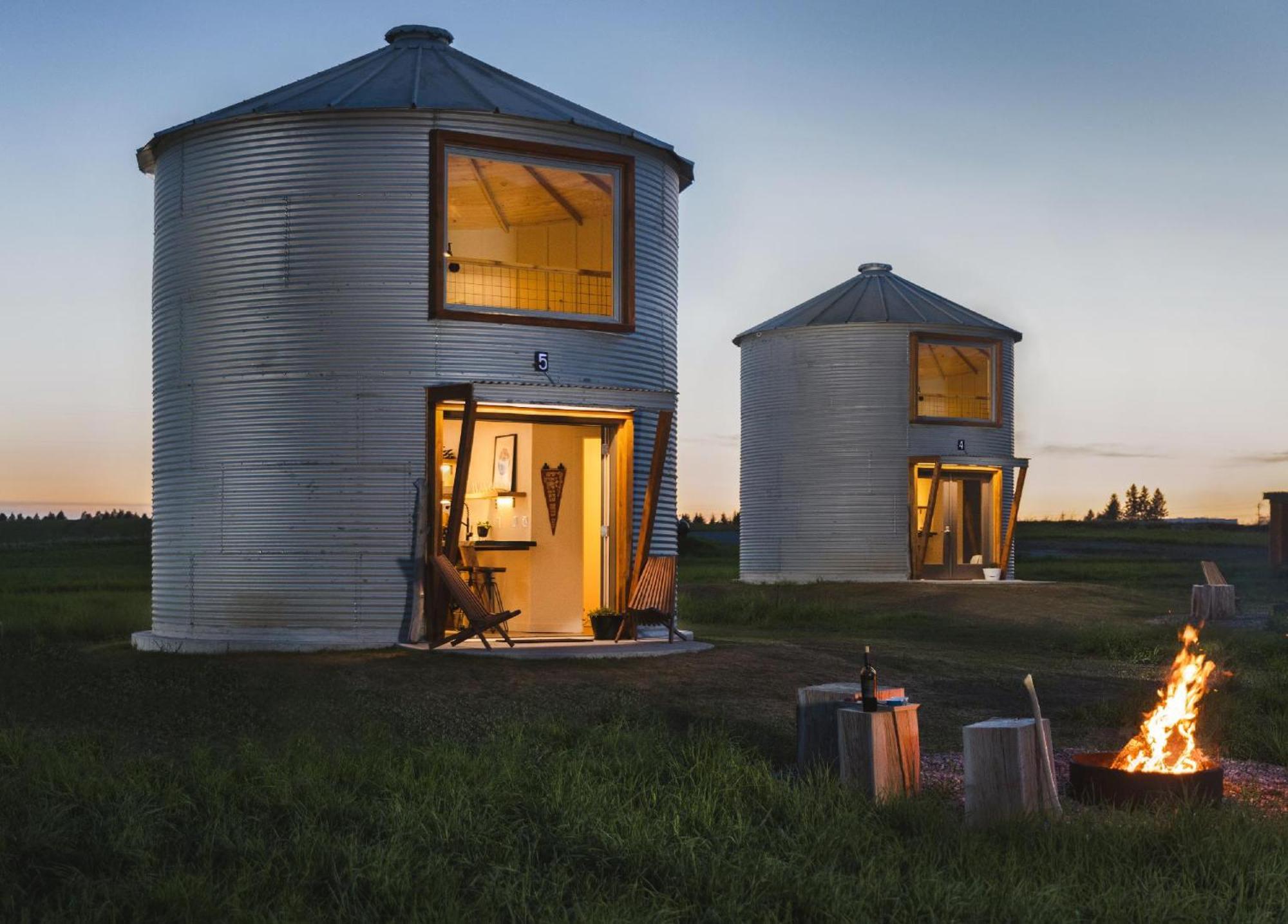 Clark Farm Silos - 5 Silo Mountain View Retreat Farm stay Kalispell