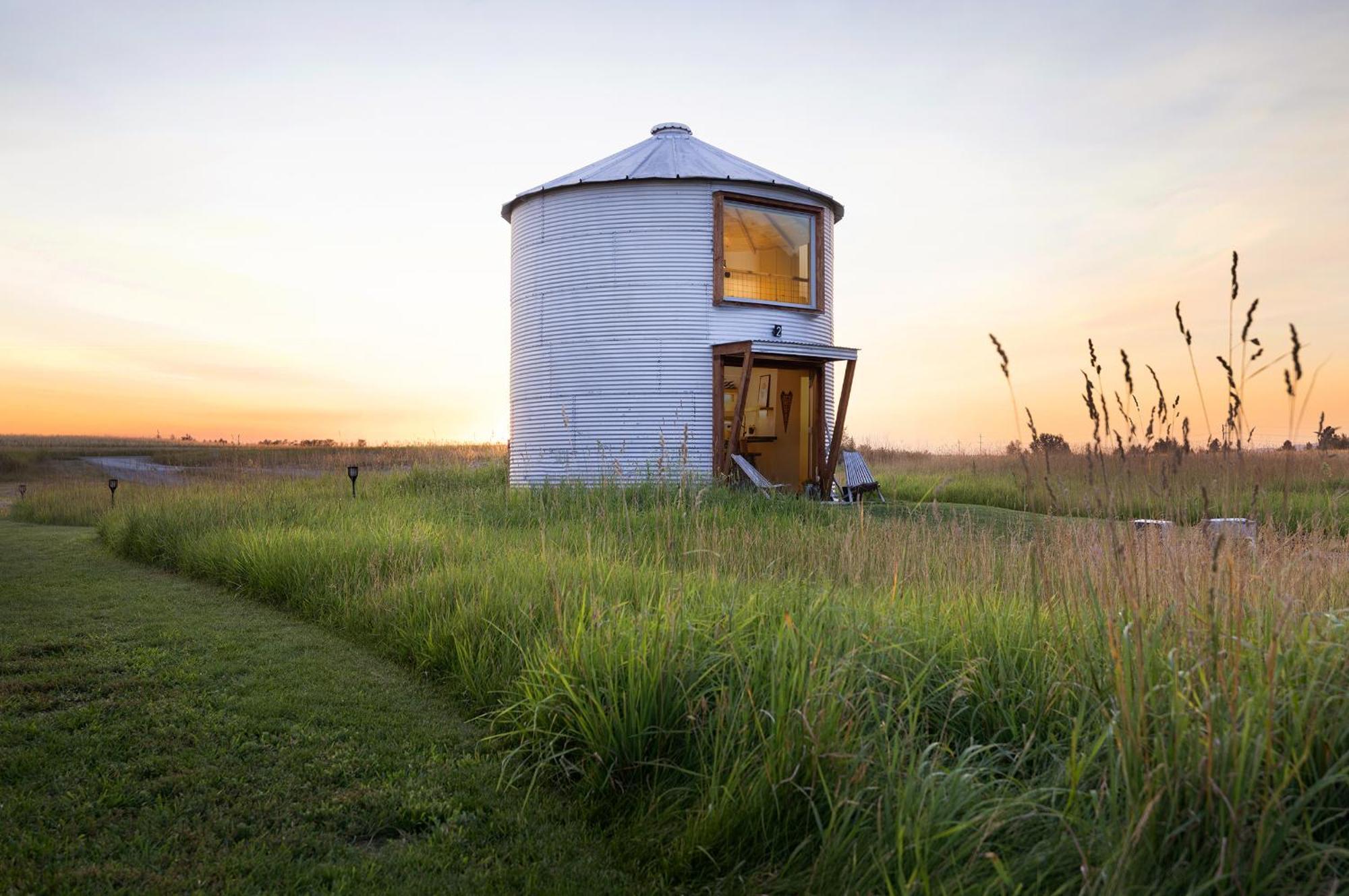 Farm stay Clark Farm Silos - 5 Silo Mountain View Retreat
