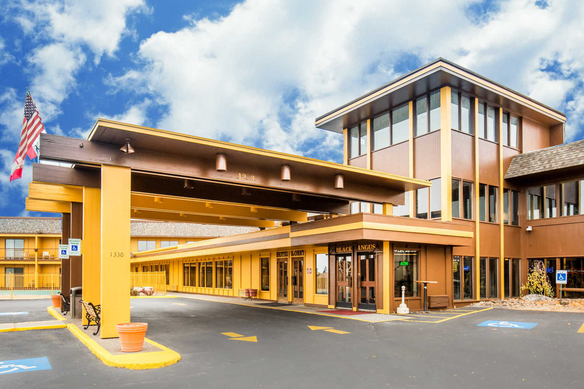 Quality Big Sky Hotel 2*