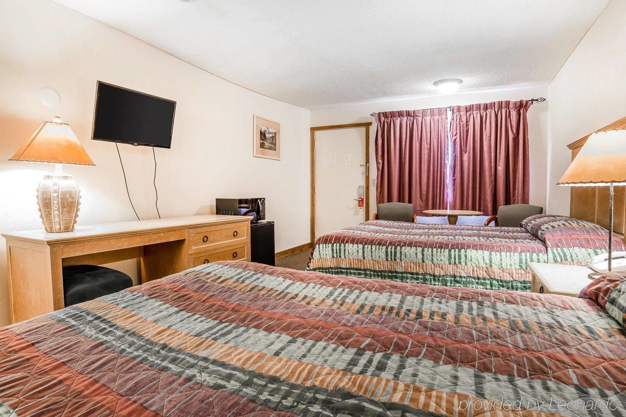 Econo & - Glacier National Park Gateway Motel Kalispell