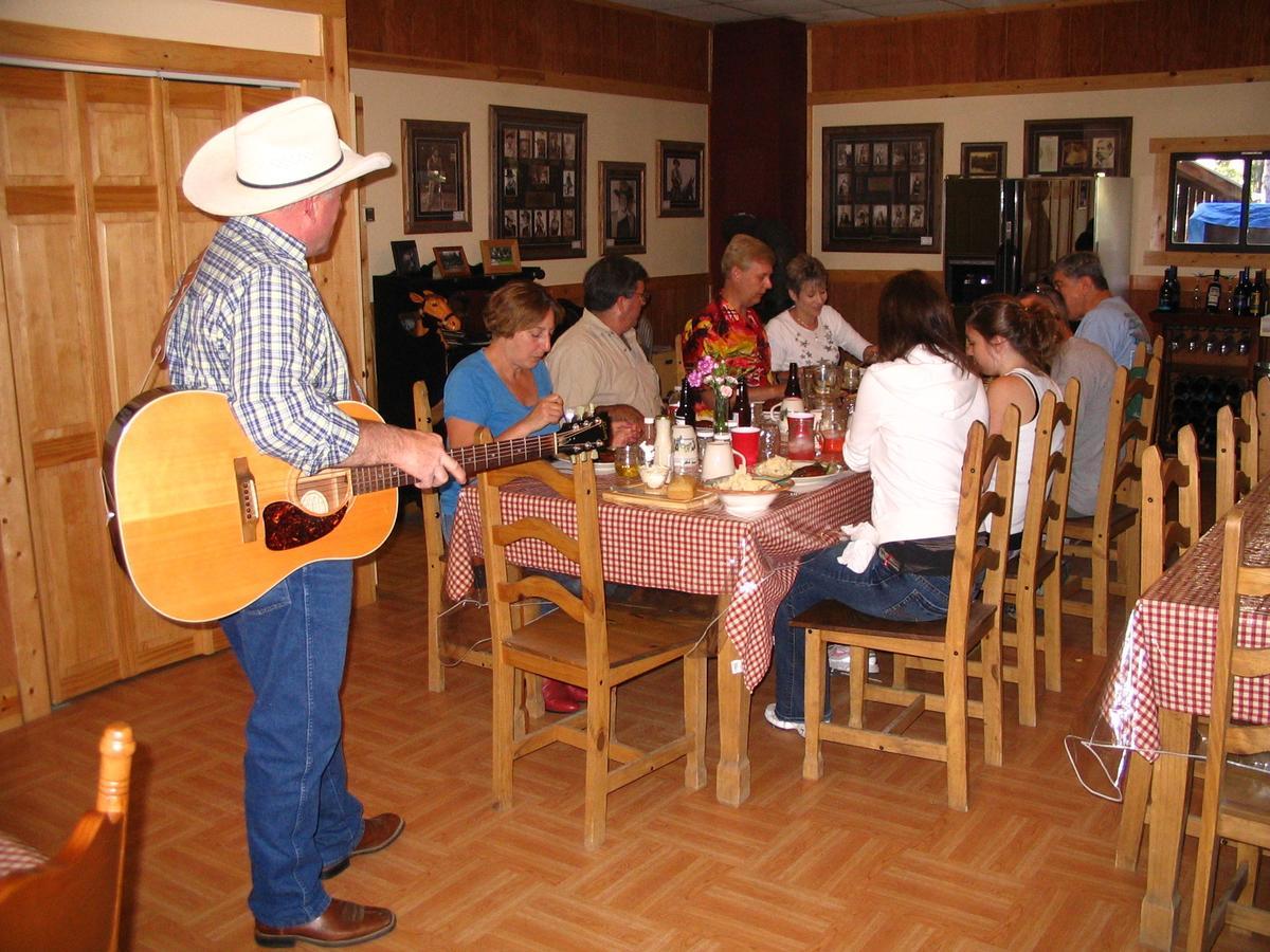 Lonesome Dove Ranch Bed & Breakfast 2*