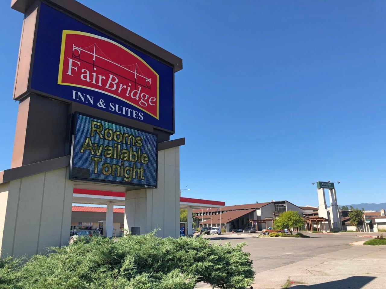 Hotel Fairbridge Inn, & Outlaw Conference Center - 2*