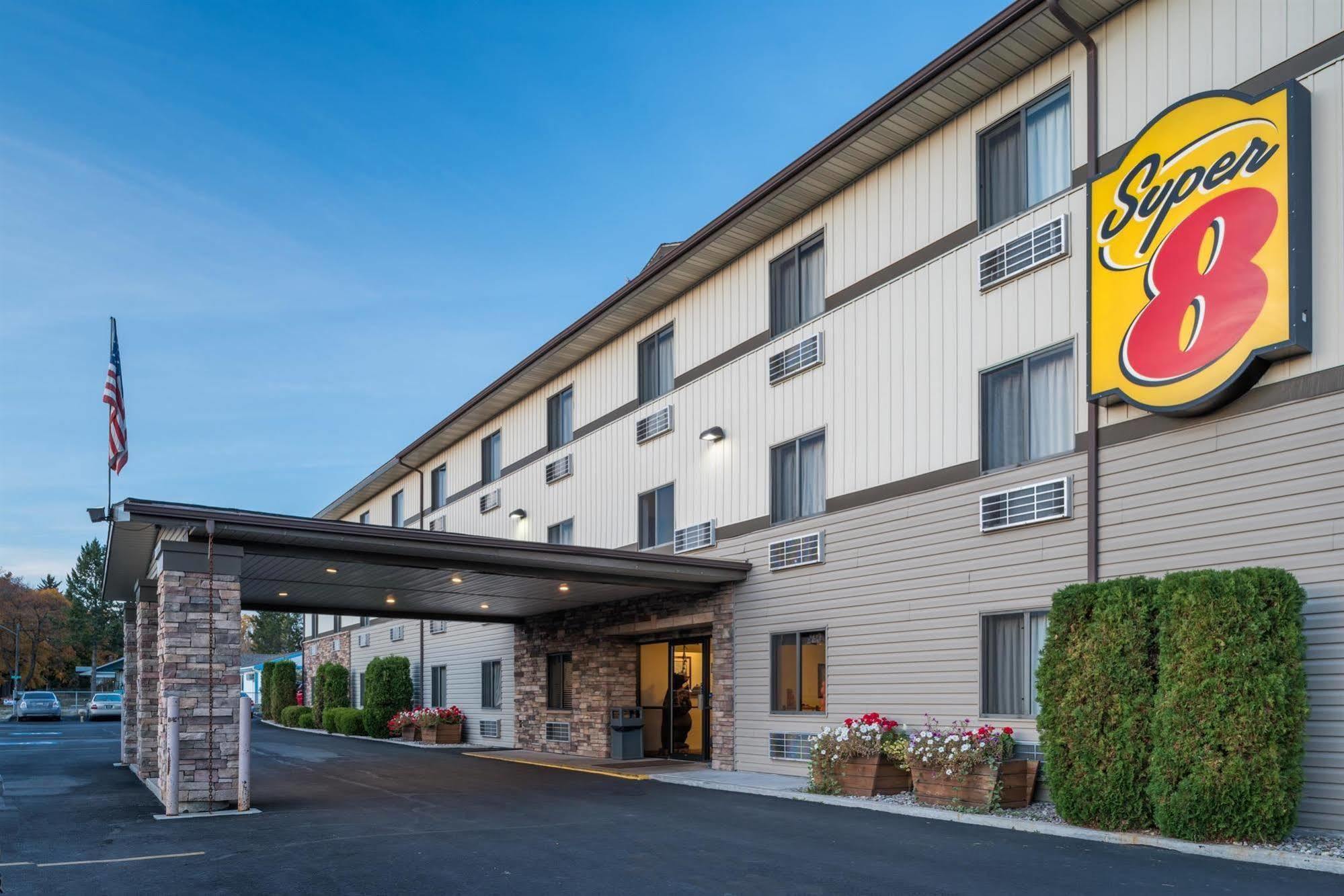 Super 8 By Wyndham Glacier National Park Hotel Kalispell