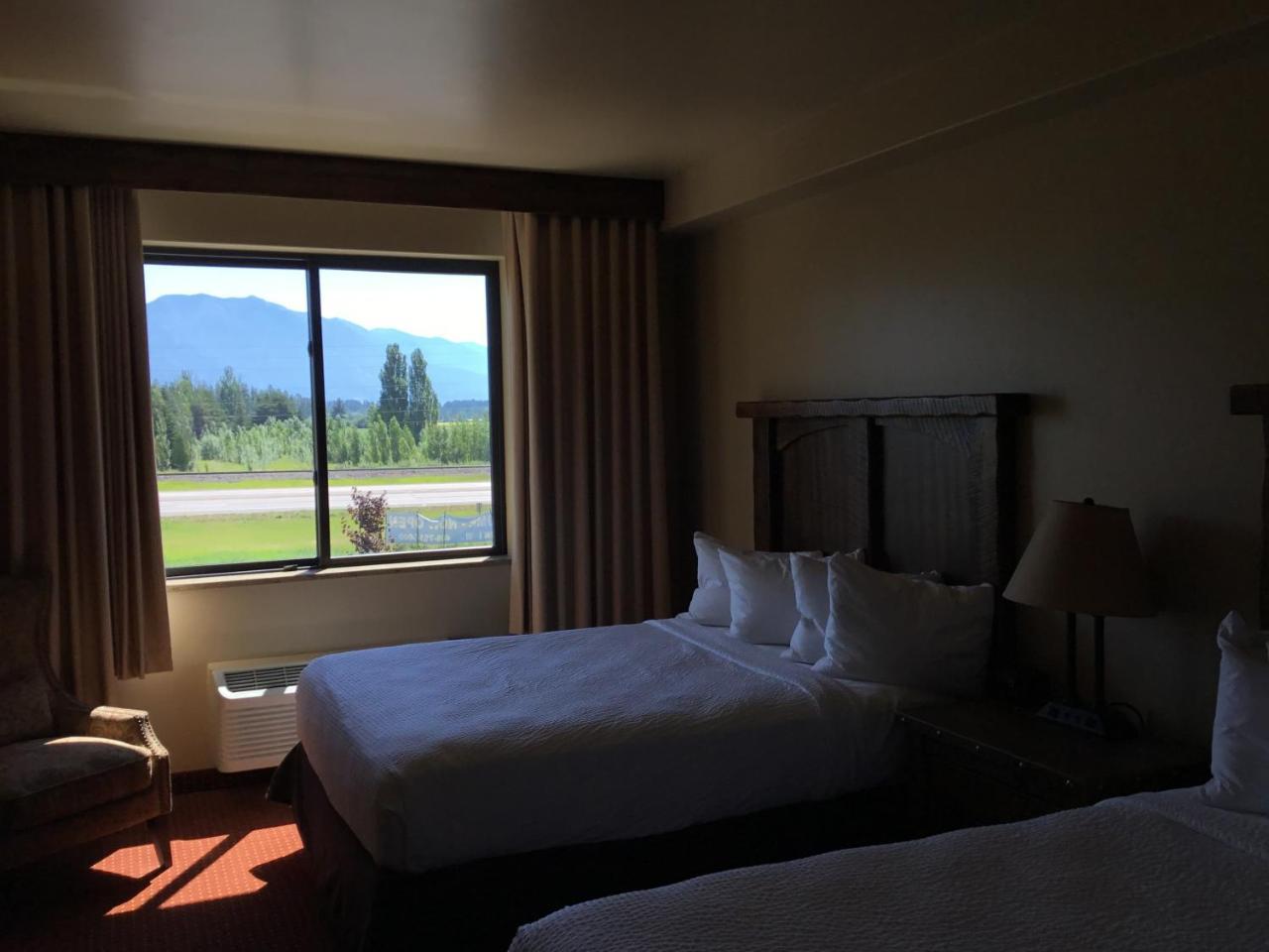 Glacier International Hotel