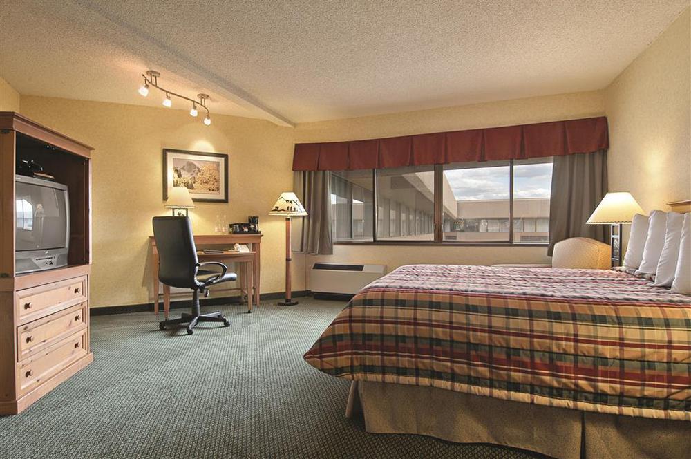 Red Lion Hotel 3*