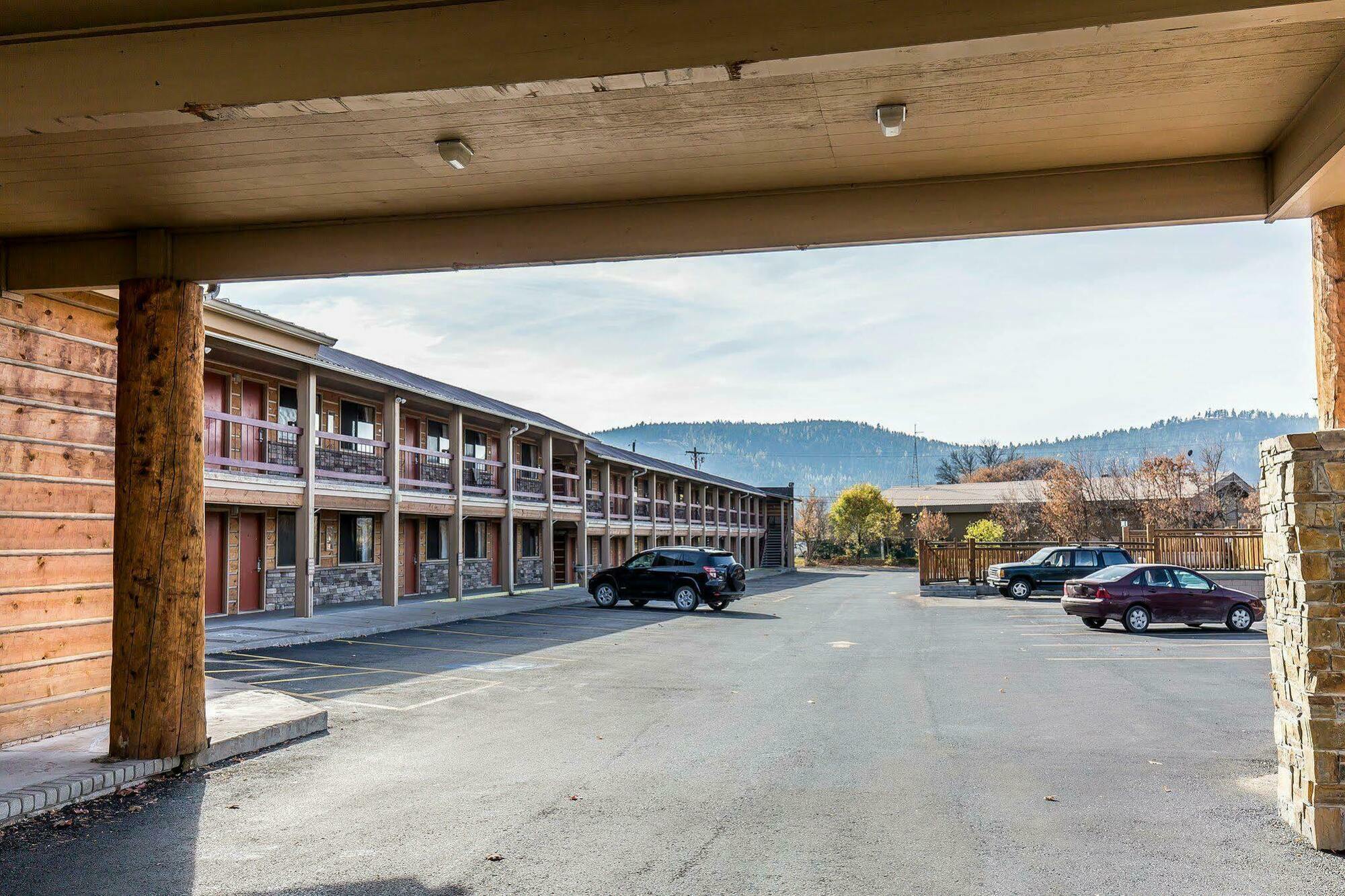 Econo & - Glacier National Park Gateway Motel Kalispell