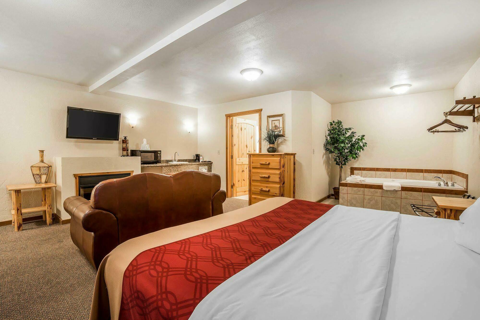 Econo & - Glacier National Park Gateway Motel Kalispell