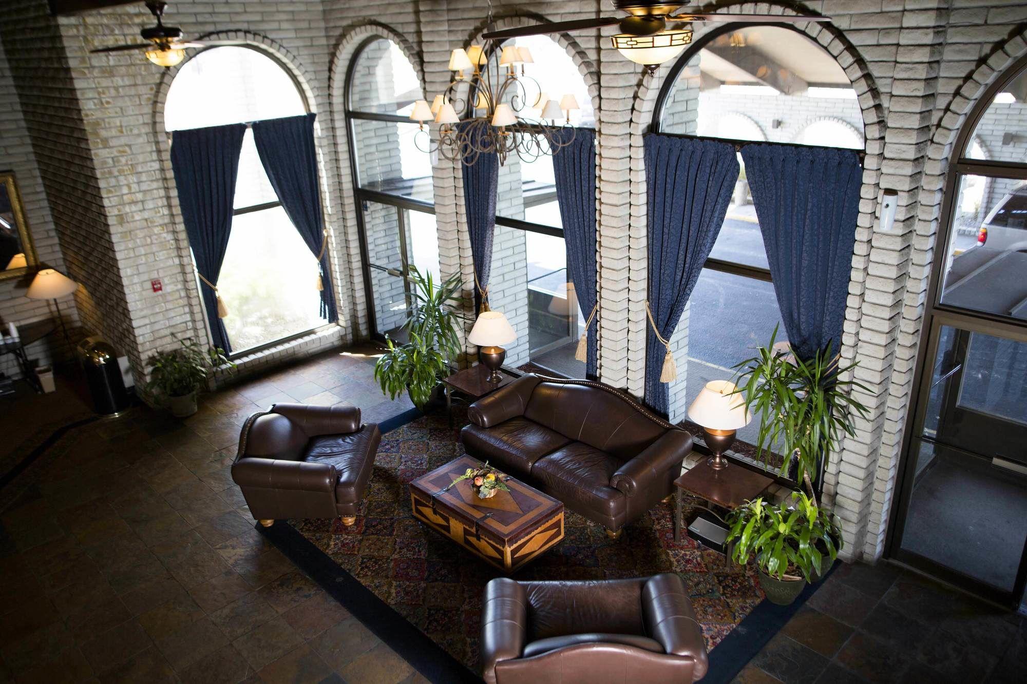 Hotel Fairbridge Inn, & Outlaw Conference Center - 2*