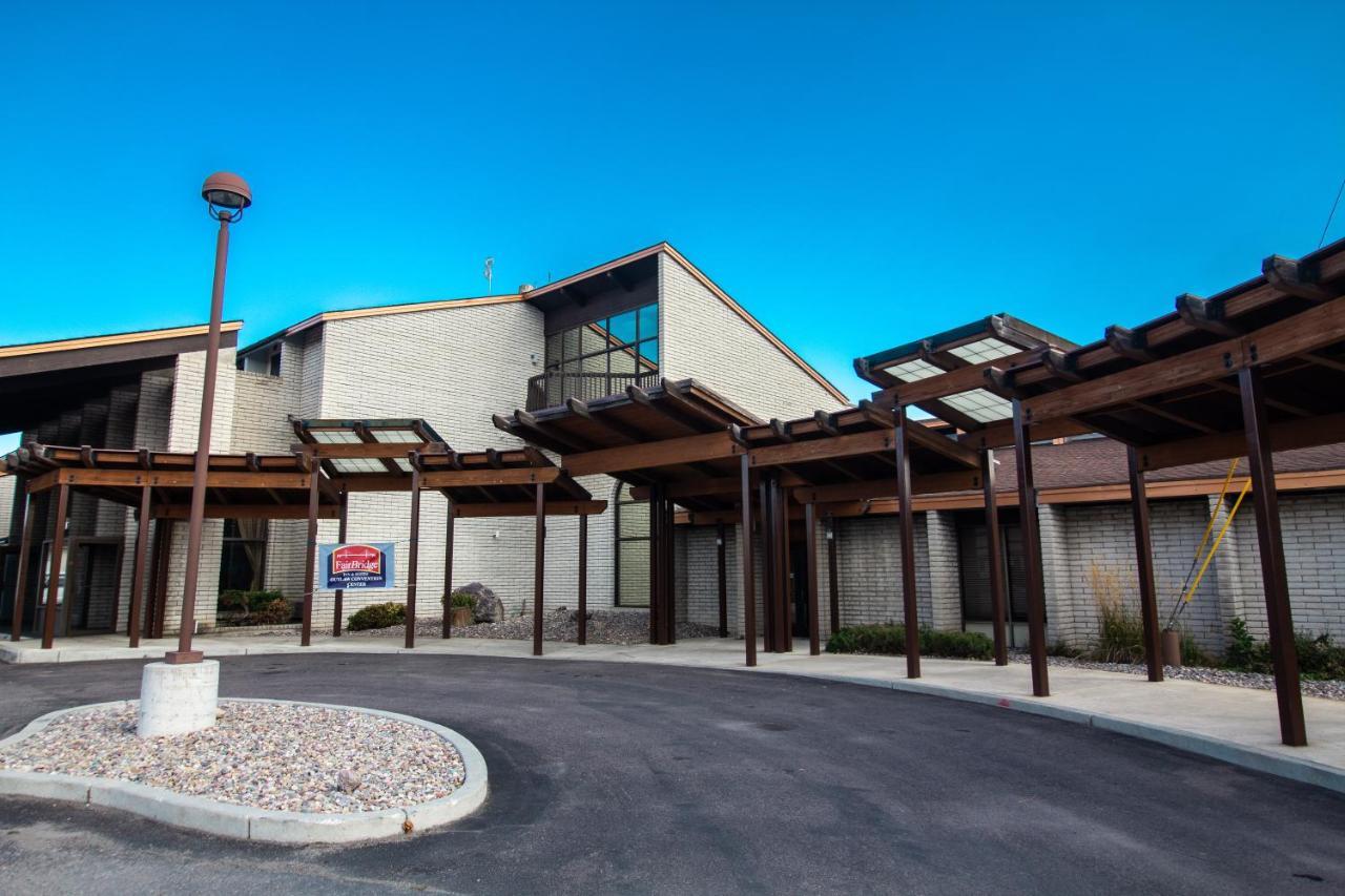 Fairbridge Inn, & Outlaw Conference Center - 2*