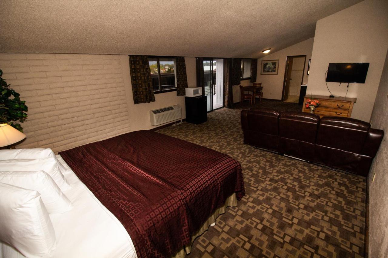 Fairbridge Inn, & Outlaw Conference Center - Hotel