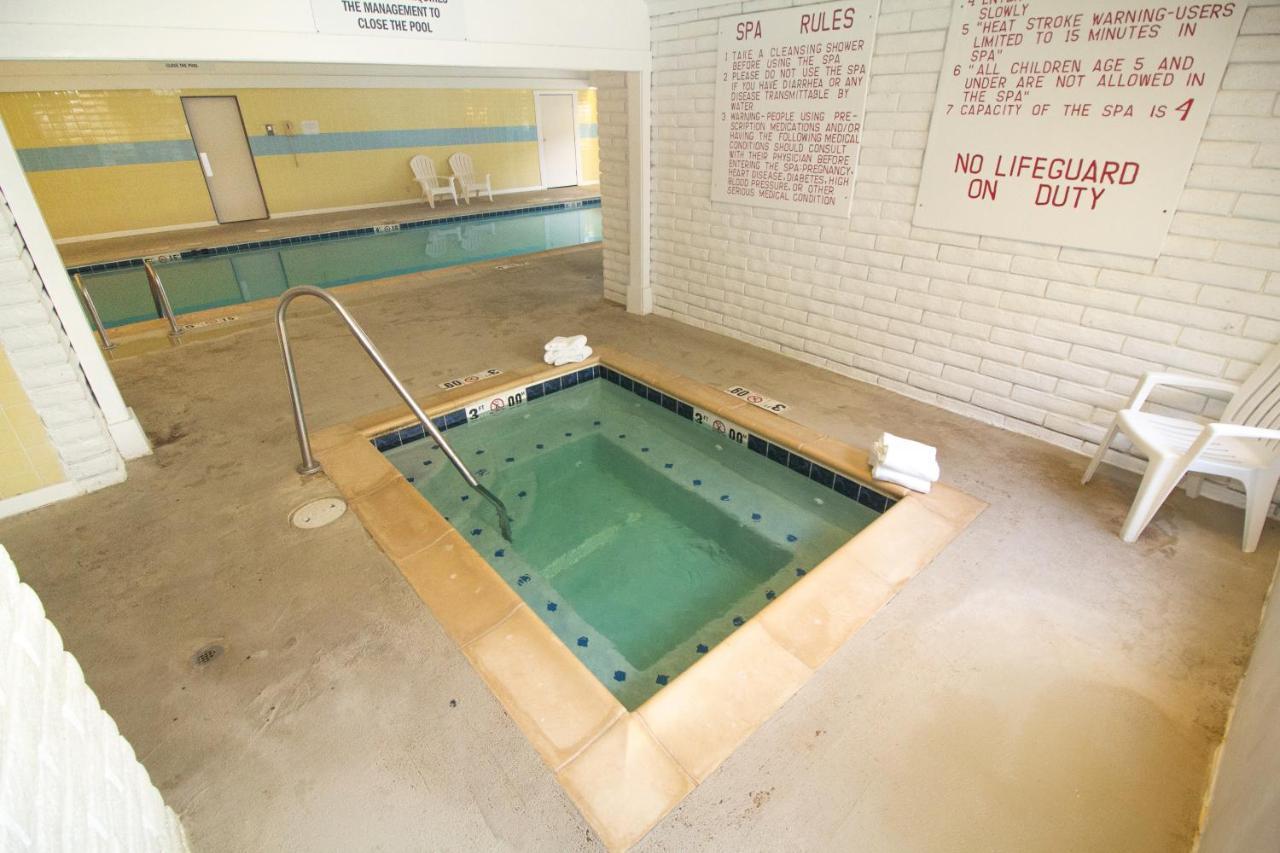 Fairbridge Inn, & Outlaw Conference Center - 2*