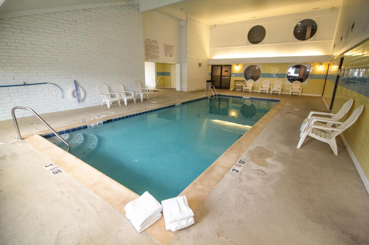 Hotel Fairbridge Inn, & Outlaw Conference Center -