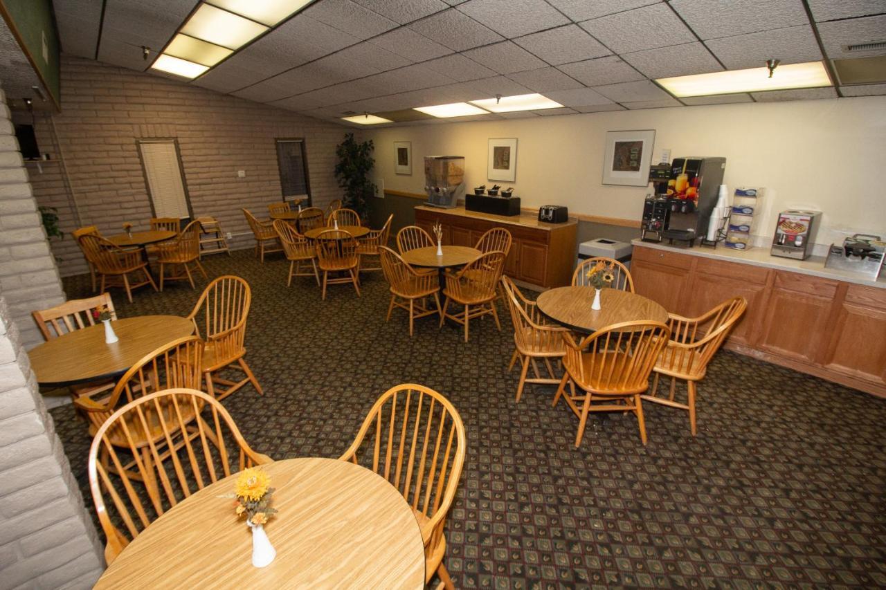 Fairbridge Inn, & Outlaw Conference Center - 2*