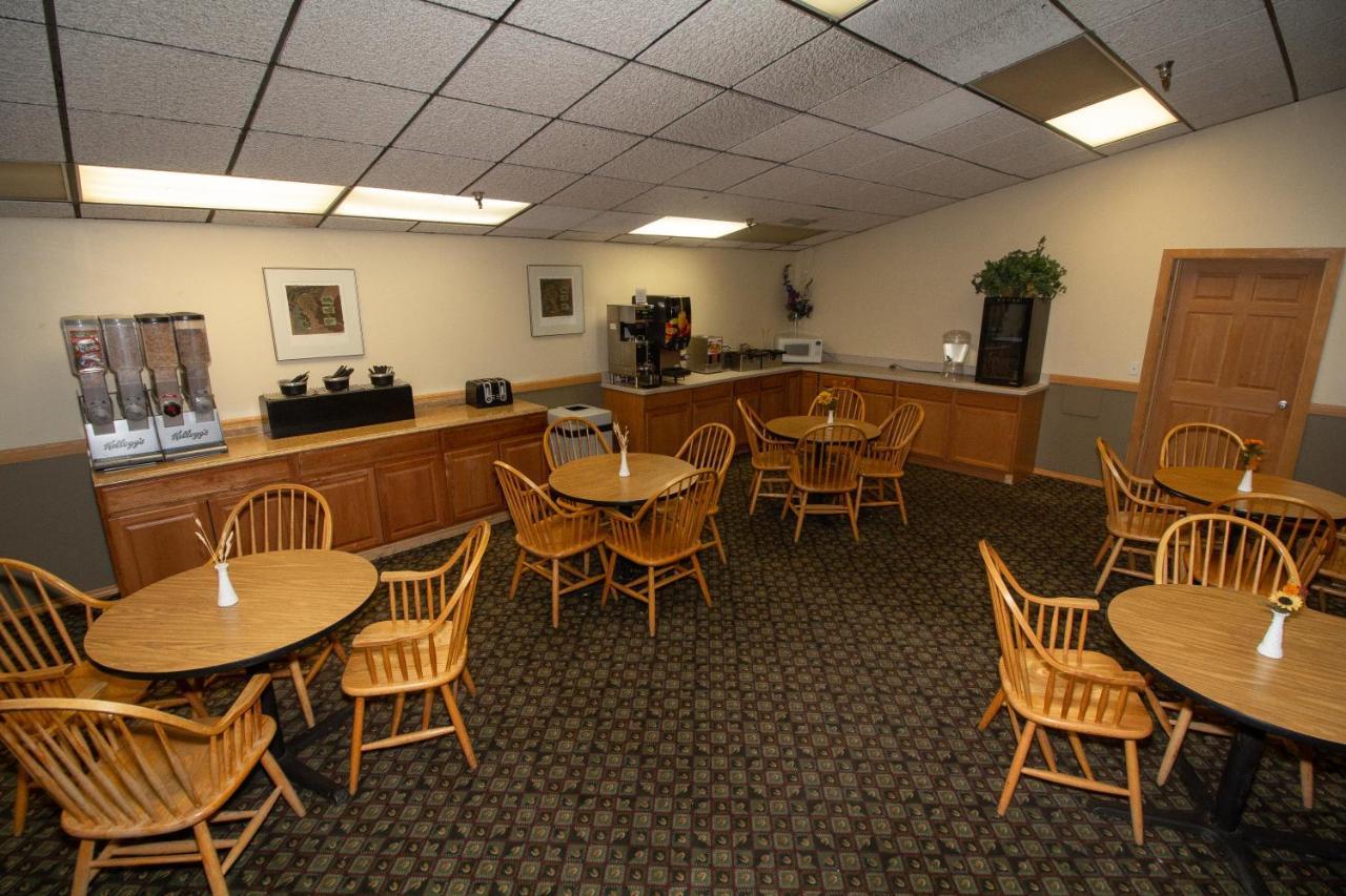 Fairbridge Inn, & Outlaw Conference Center - Hotel 2*