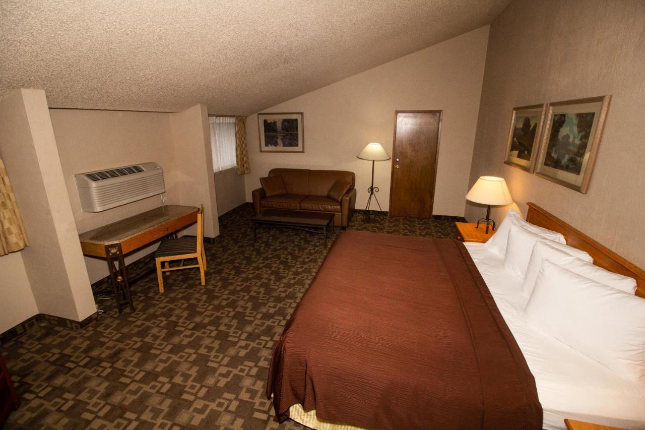 Fairbridge Inn, & Outlaw Conference Center - Hotel