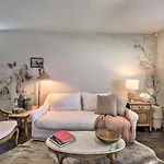 Luxe Glacier Getaway Walk To Downtown Kalispell!