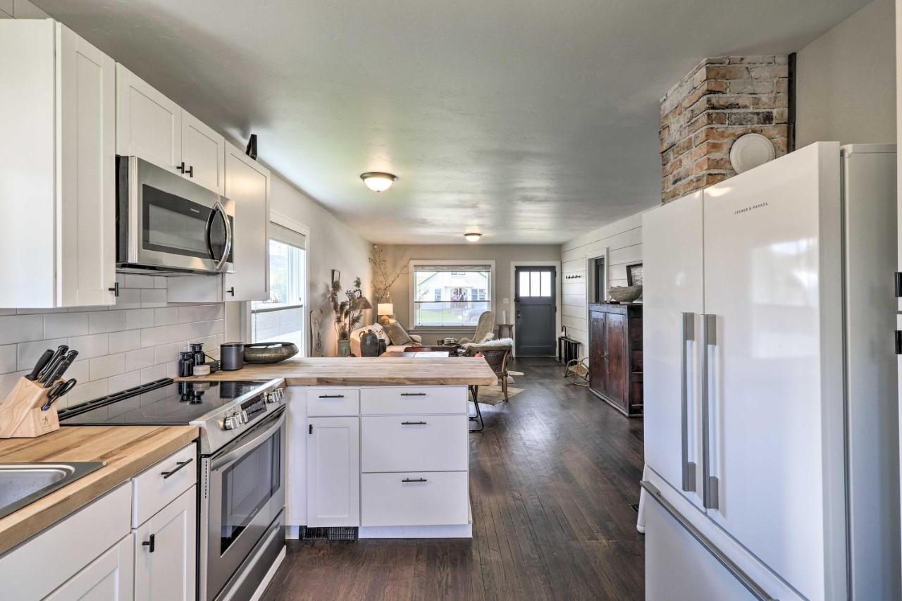 Luxe Glacier Getaway Walk To Downtown Kalispell!