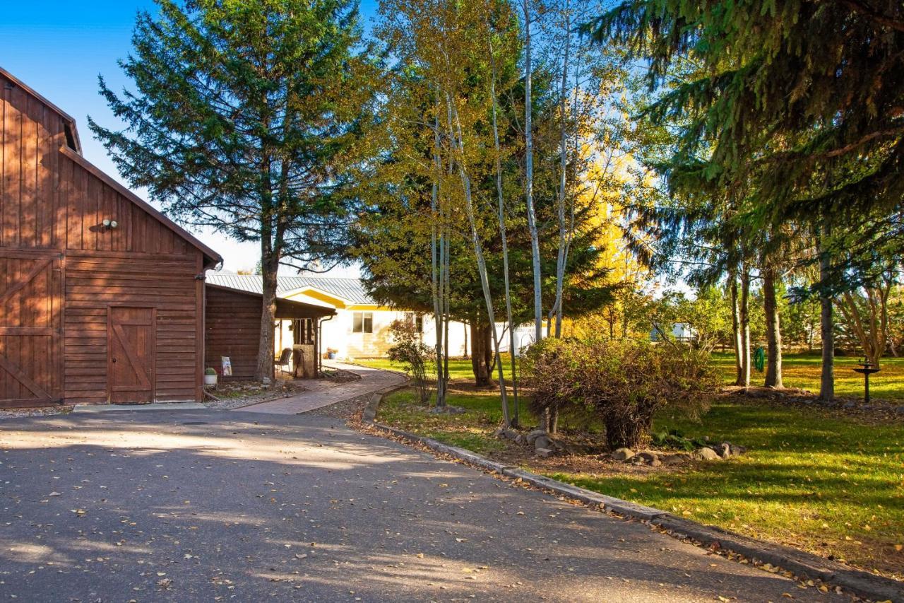 Farm stay Glacier-on-ice Kalispell