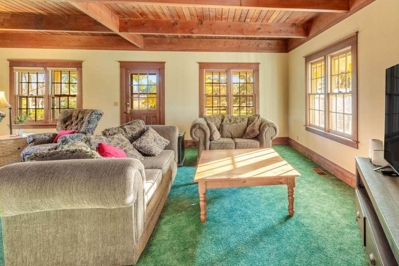 Glacier-on-ice Farm stay Kalispell