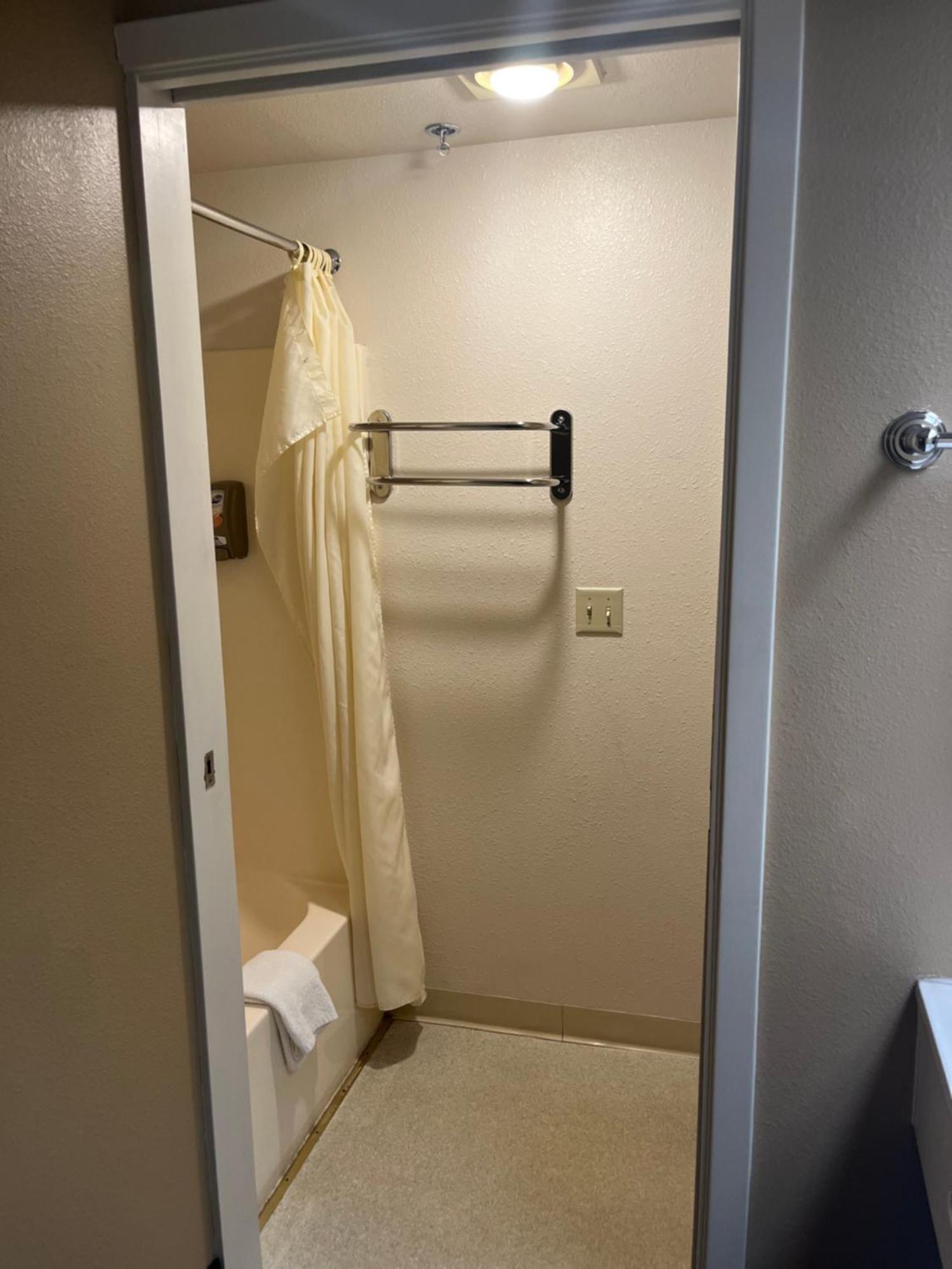 Americas Value Hotel 2*