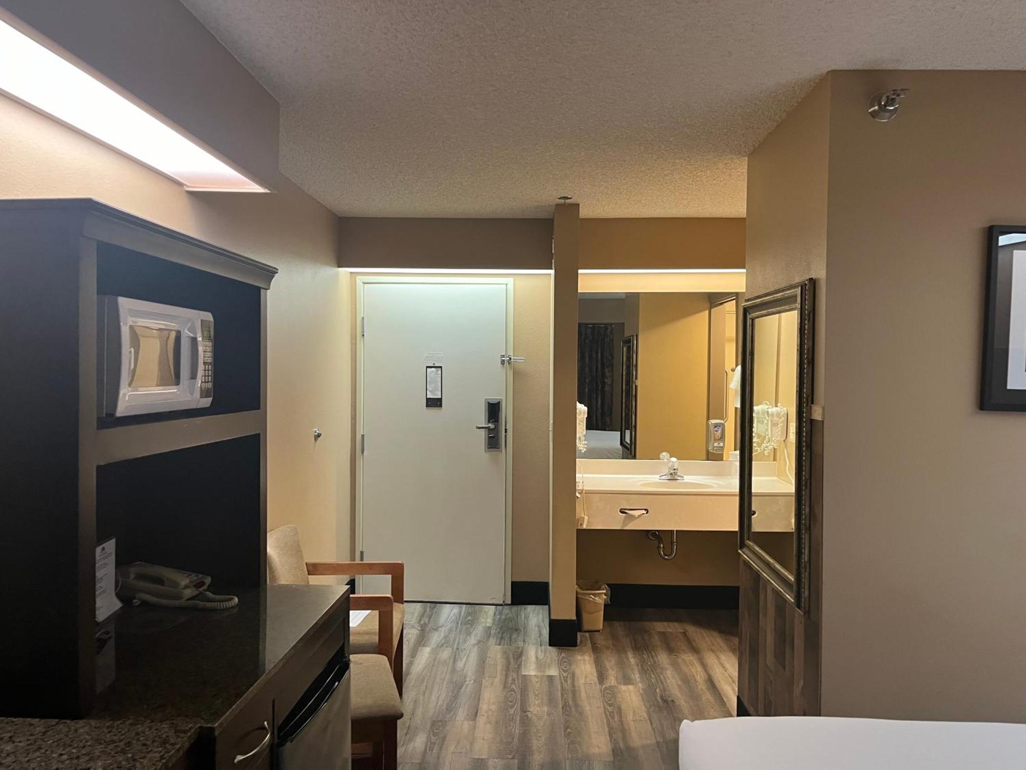 Americas Value Hotel 2*