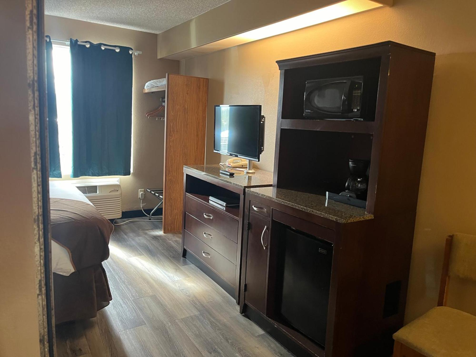 Americas Value Hotel 2*