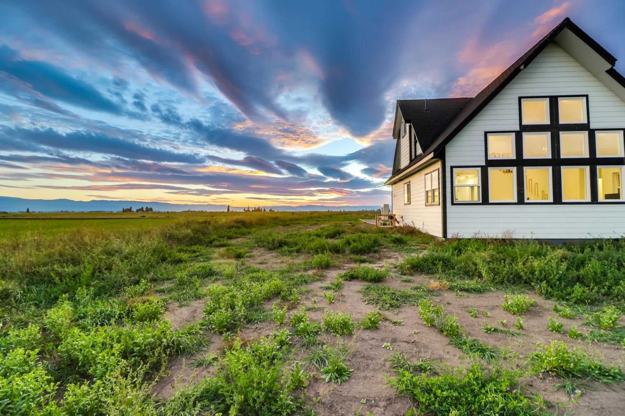 Mountain Getaway Views, Fire Pit * Kalispell