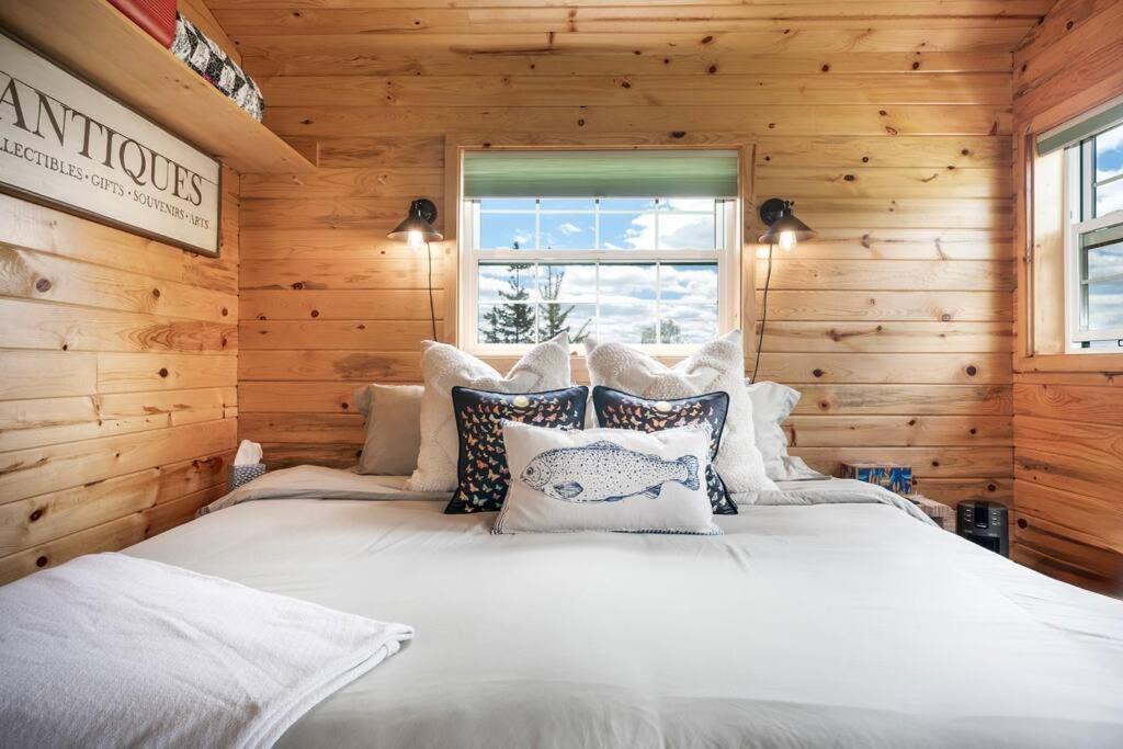 Quiet, Relaxing Cabin, Views Galore, Pet Friendly Holiday home