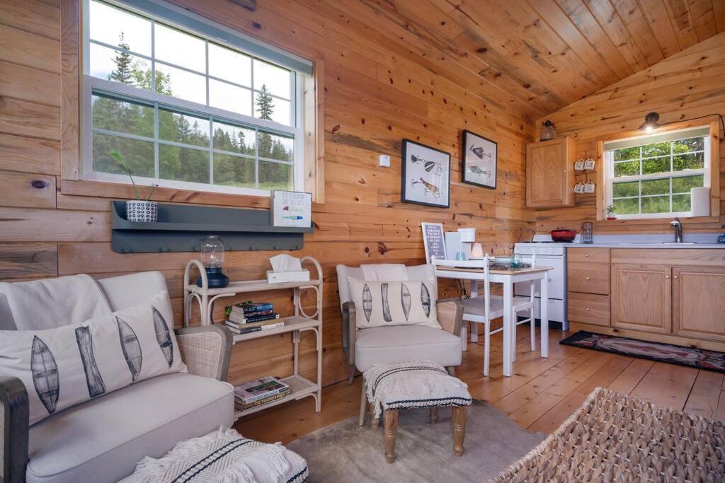 Quiet, Relaxing Cabin, Views Galore, Pet Friendly Holiday home