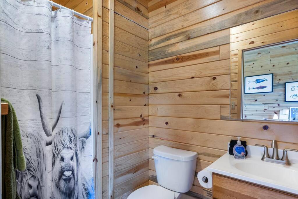 Quiet, Relaxing Cabin, Views Galore, Pet Friendly Holiday home
